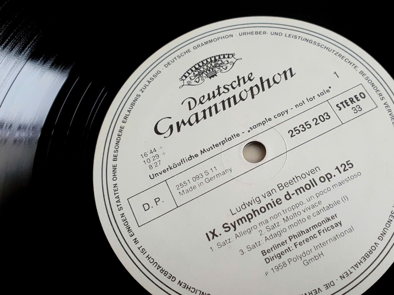Nghe nhạc cùng May: Deutsche Grammophon